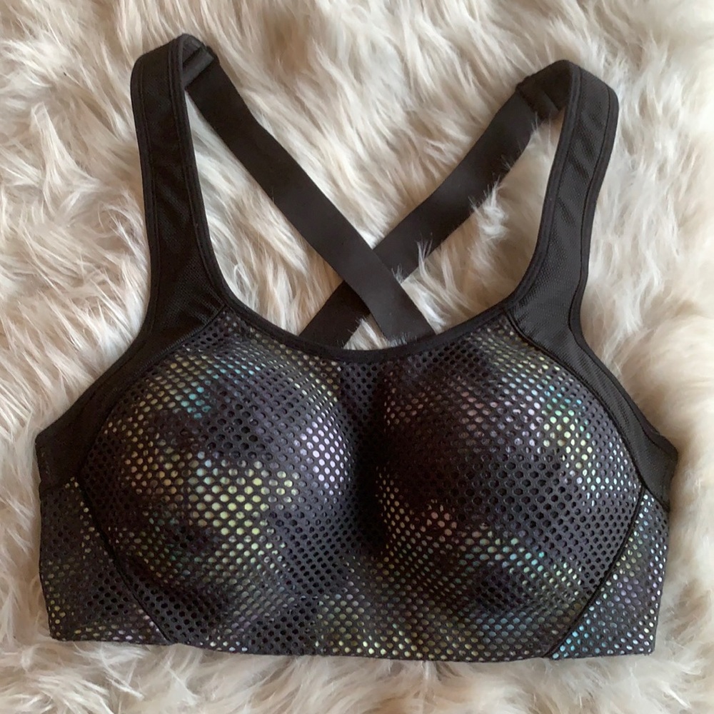 34D Victoria Secret sports bra